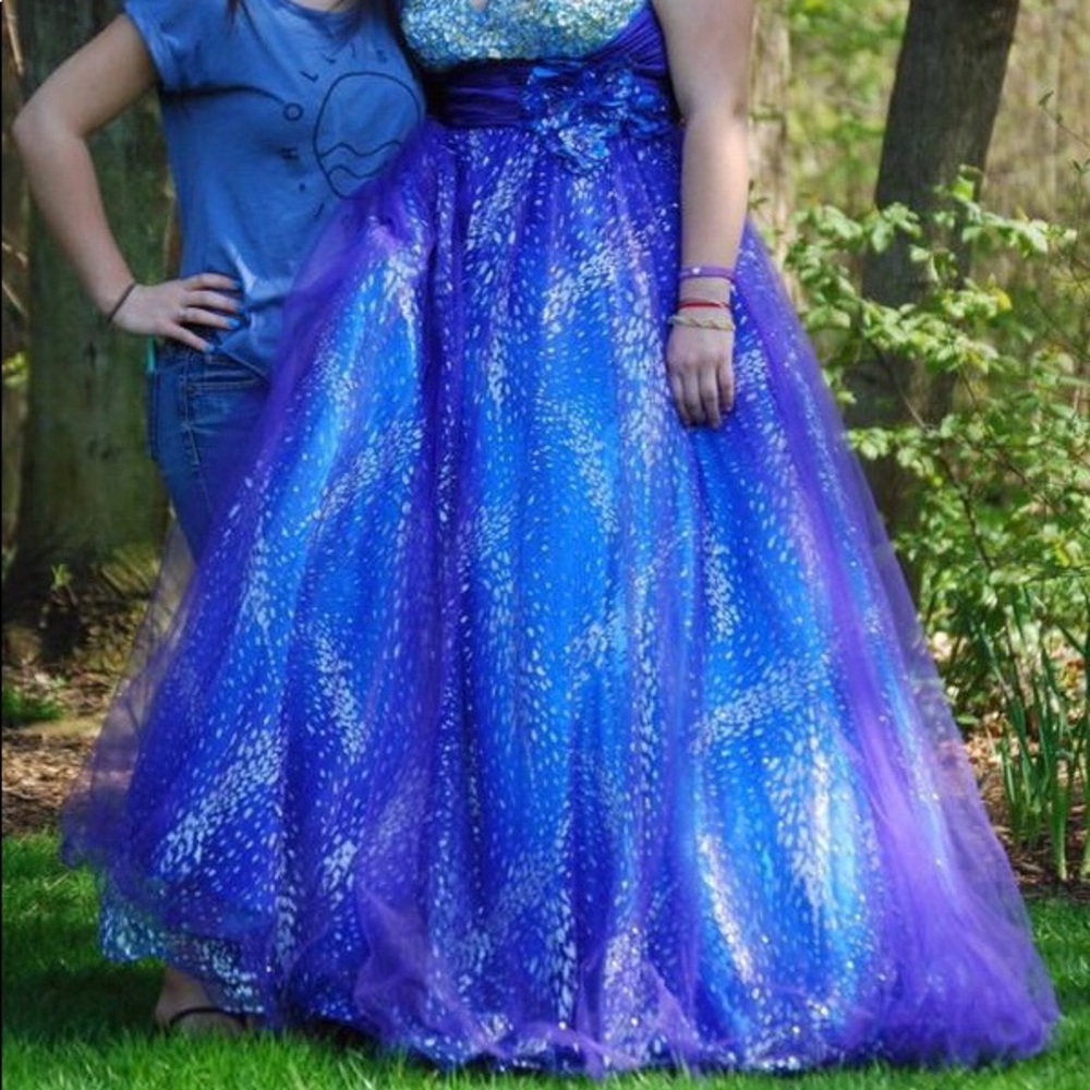Prom dress - Picture 2 of 2